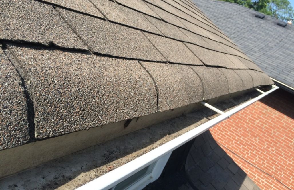 Accumulation of Granules in Gutters